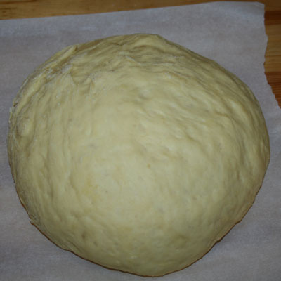 Pâte briochée sucrée avec la machine à pain