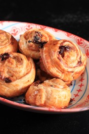 Minis pains aux raisins à la pâte feuilletée